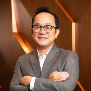 Luke Lim Phillip Capital 300 X 300 Px)