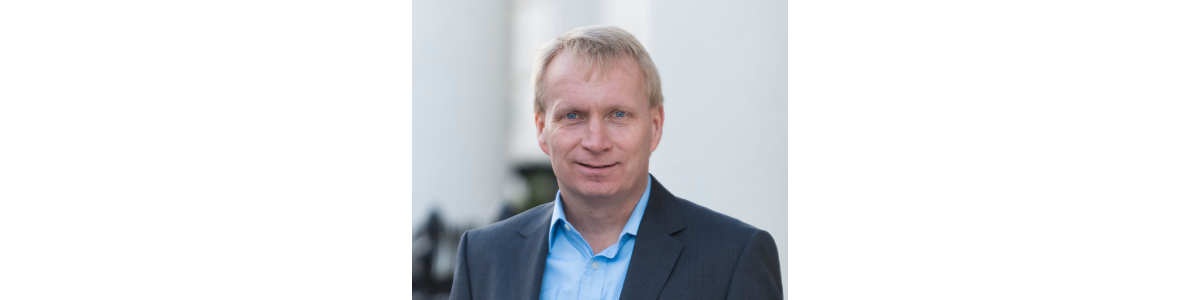 Lars Holst 1200 x 300.png
